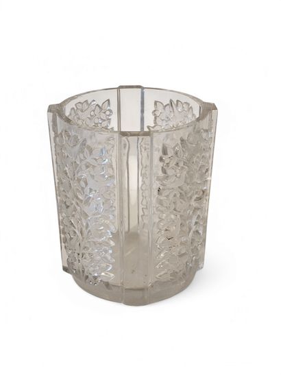 R LALIQUE (1860-1945)
Vase à quatre panneaux...