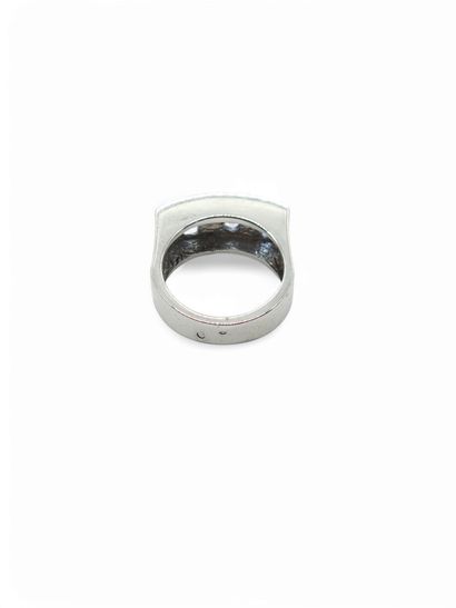 TRAVAIL Français moderne
Bague en argent...