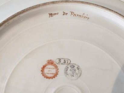 GENRE DE SEVRES
Deux assiettes fin du XIXe...