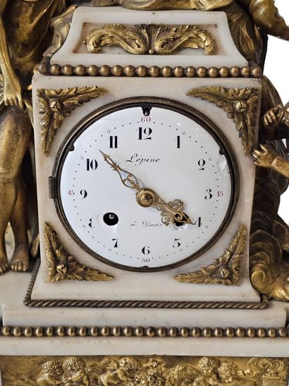 PENDULE de cheminée en marbre et bronze doré,...