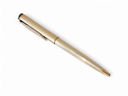 WATERMANN
Stylo à bille en métal doré