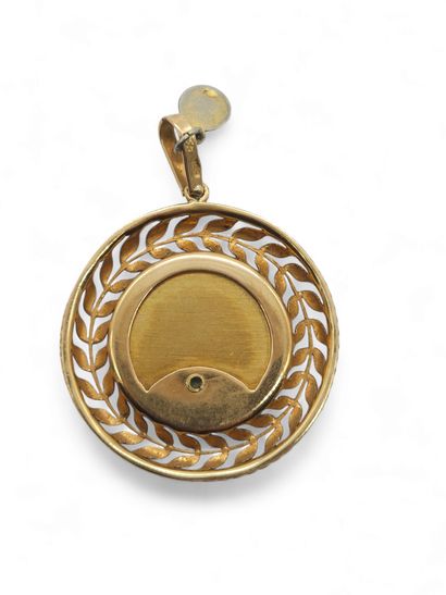 PENDENTIF médaille religieuse en or jaune...