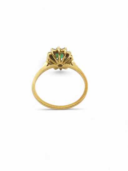 BAGUE marguerite en or jaune 750° sertie...