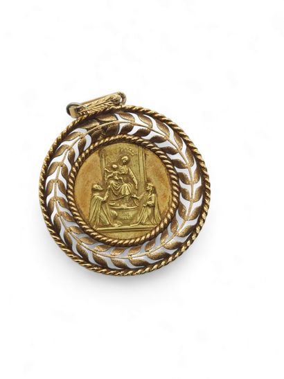 PENDENTIF médaille religieuse en or jaune...