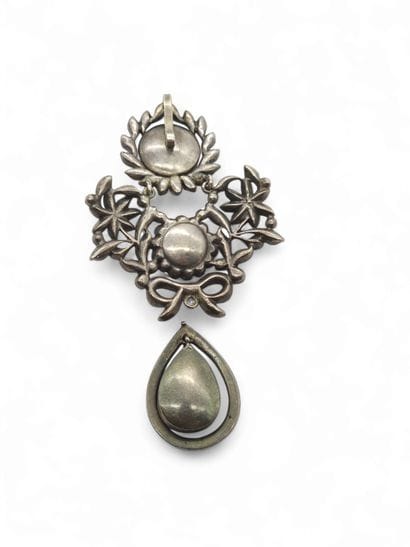TRAVAIL Français XIXème siècle
Pendentif...