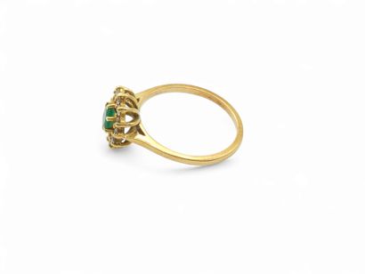 BAGUE marguerite en or jaune 750° sertie...