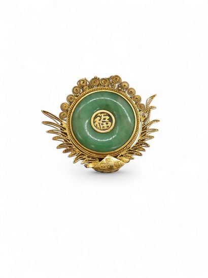 PENDENTIF en or jaune 750° ornée d'une plaque...