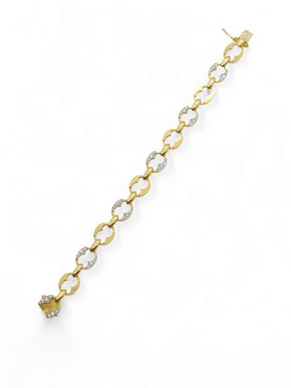BRACELET en or deux tons 750° serti de diamants...