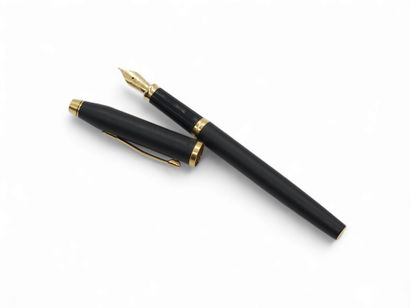ENSEMBLE DE TROIS STYLOS comprenant :
Stylo...