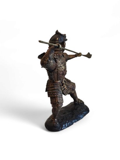 JAPON XXI ème siècle
Sculpture d'un samouraï...