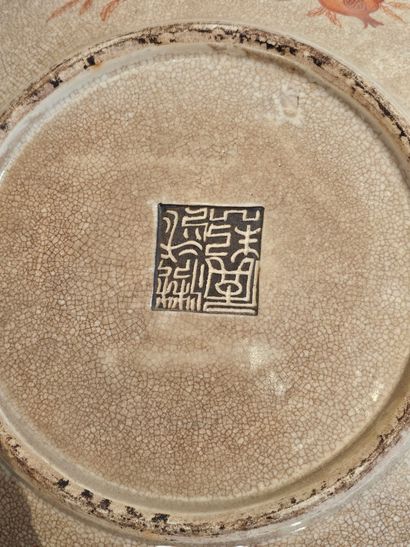 CHINE, Nankin - XXe siècle
Plat en porcelaine...