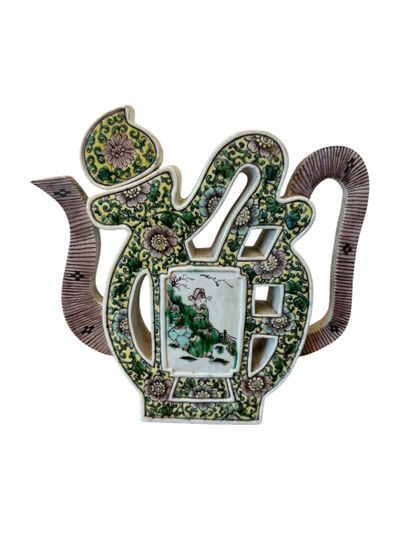 CHINE - XIXe siècle
Verseuse en porcelaine...
