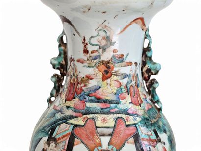 Canton XIX eme siecle
Vase en porcelaine...
