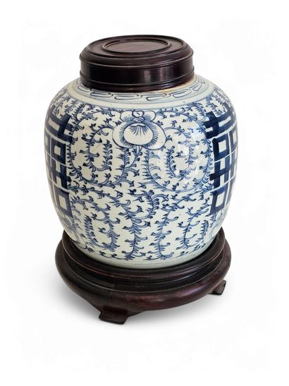 CHINESE WORK XIX eme siecle 
White-blue porcelain...