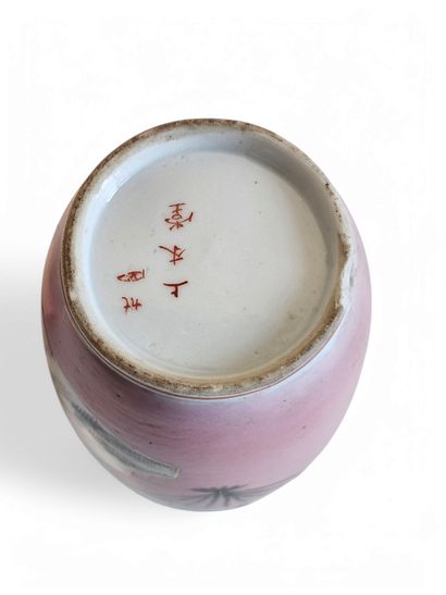 JAPAN 20th century
Pair of pink porcelain...