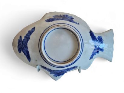 JAPON XIXem siècle 
Plat en forme de poisson...