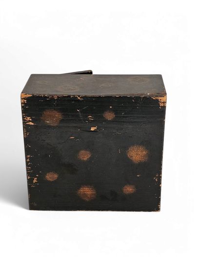 JAPAN 20th century
Small black lacquered...