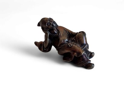 JAPON XIXeme siècle 
PETIT SUJET en bronze...