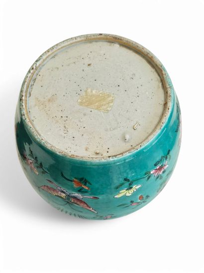 CHINE Xxème siècle 
Un pot à gingembre en...
