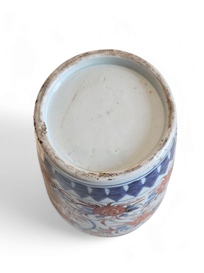 JAPAN IMARI 
Pair of polychrome porcelain...