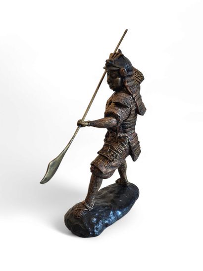 JAPON XXI ème siècle
Sculpture d'un samouraï...