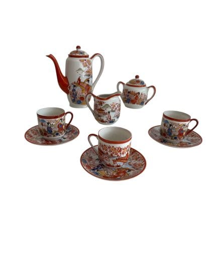 JAPAN 20th century
 White and red porcelain...