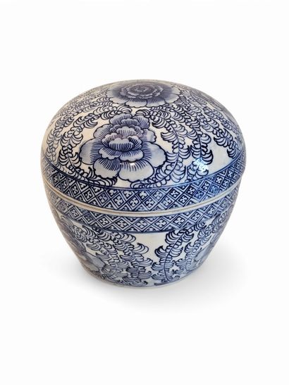 CHINE XIXeme siècle
TROIS POTS couvert en...