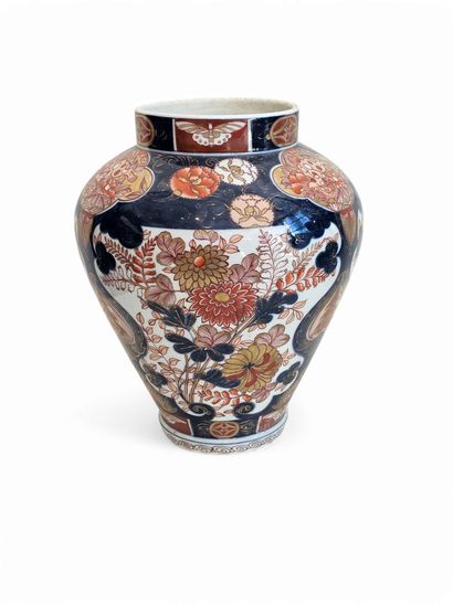 JAPAN Late 19th - Early 20th century
Imari...