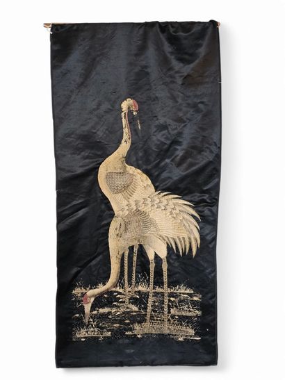 CHINA 19th century
Embroidery on silk depicting...