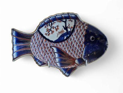 JAPON XIXem siècle 
Plat en forme de poisson...