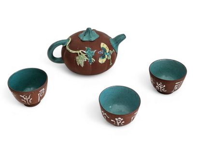CHINA 20th century
Teapot decorated with...