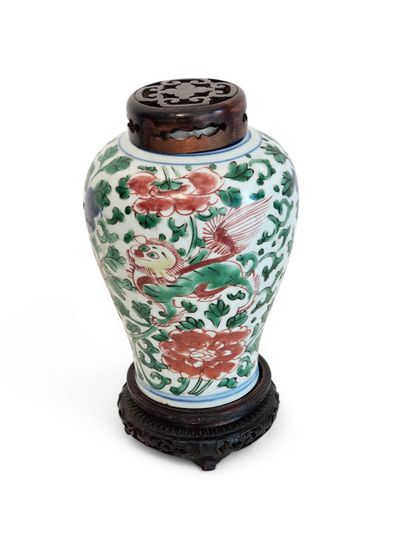CHINE - XVIIe siècle
Petit vase balustre...