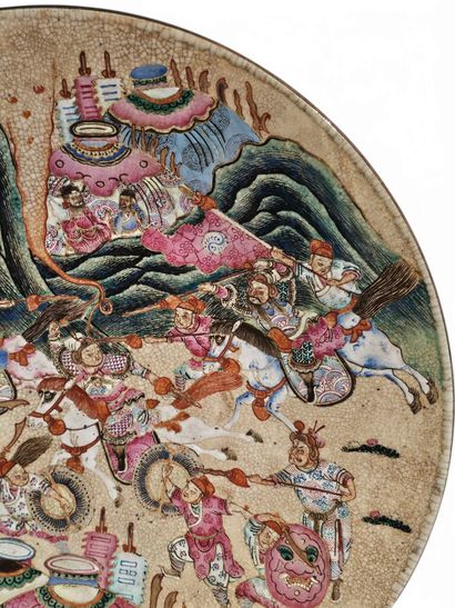 CHINE, Nankin - XXe siècle
Plat en porcelaine...