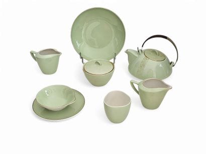 TOYOTOKI XXème siècle
Ensemble de porcelaines...