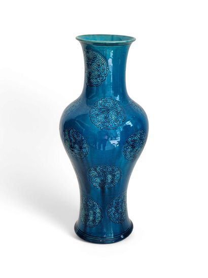 CHINE - XXe siècle
Vase balustre en porcelaine...