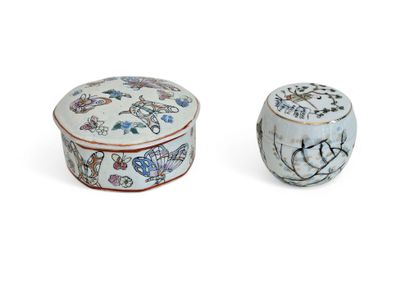 CHINA 19th century
Set of three polychrome...