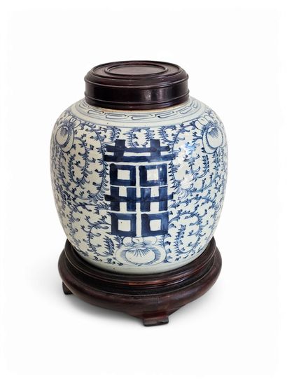 CHINESE WORK XIX eme siecle 
White-blue porcelain...