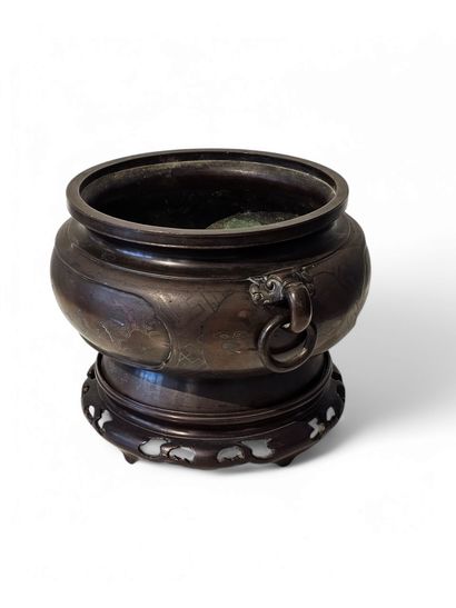 VIETNAM - Vers 1900
Brûle-parfum en bronze...