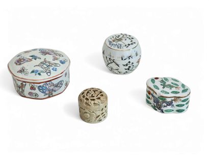 CHINA 19th century
Set of three polychrome...