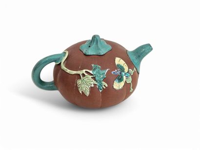 CHINA 20th century
Teapot decorated with...