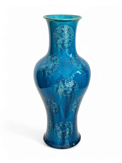 CHINE - XXe siècle
Vase balustre en porcelaine...
