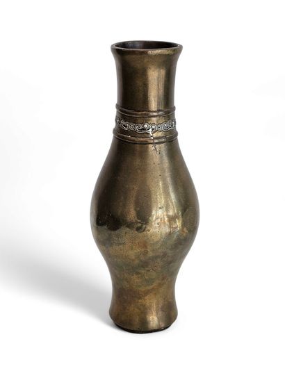 TRAVAIL ASIATIQUE Xxeme siècle
Vase en bronze...