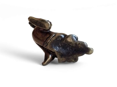 JAPON XIXeme siècle 
PETIT SUJET en bronze...