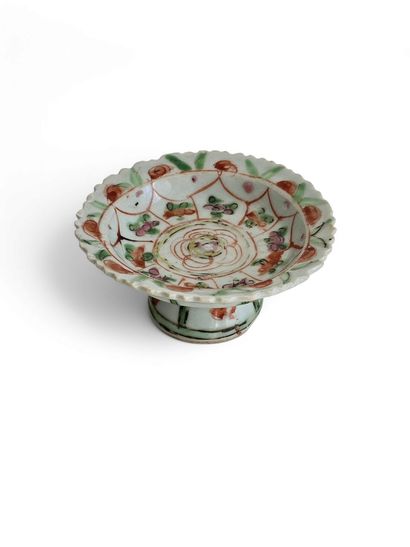 CHINA Xxeme siècle
Small polychromed earthenware...
