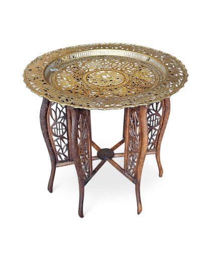VIETNAM - Début XXe siècle
Table à thé avec...