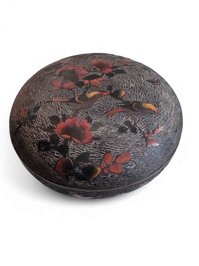 VIETNAM 19th CENTURY 
Cloisonné enamel box...