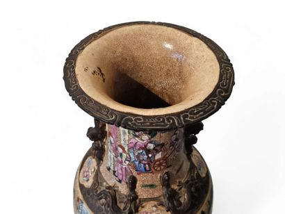 CHINE, Nankin - XIXe siècle
Vase balustre...
