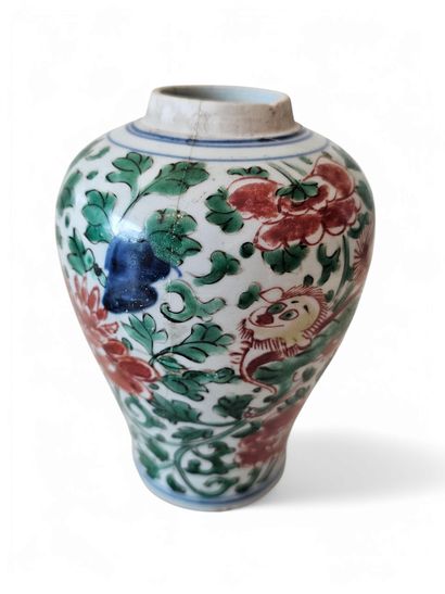 CHINE - XVIIe siècle
Petit vase balustre...
