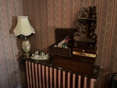 DANS LA CHAMBRE DU PREMIERE ETAGE 
ENSEMBLE...