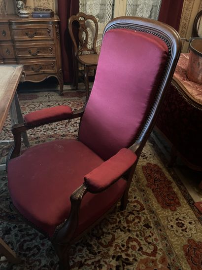 FAUTEUIL VOLTAIRE
Une sellette
Une petite...